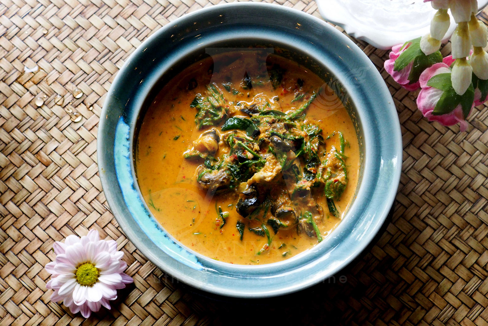 Red Curry Cockles With Acacia Pennata (Kaeng Kua Cha Om Hoi Khom)